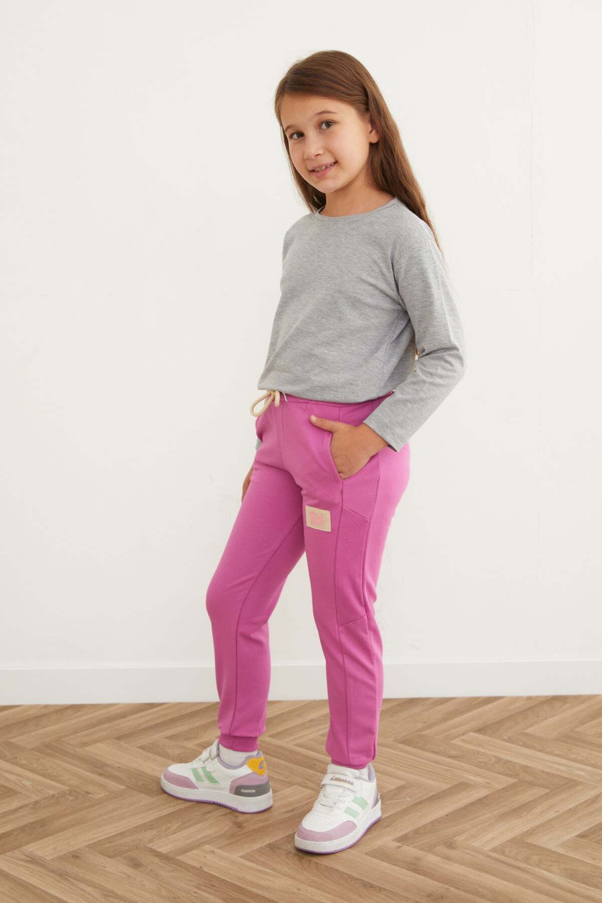 Elastic Waist Emblem Jogger Girl's Sweatpants - MALLTURK