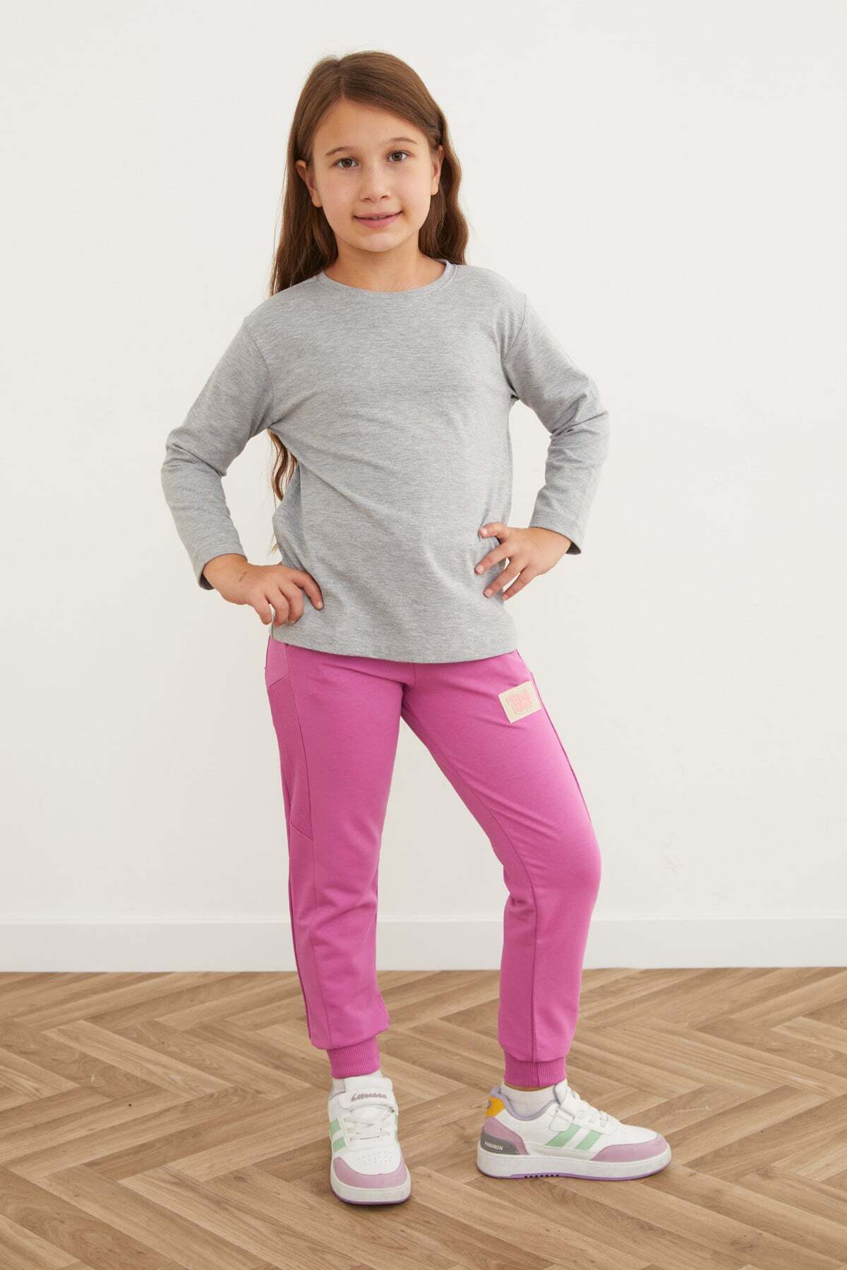 Elastic Waist Emblem Jogger Girl's Sweatpants - MALLTURK