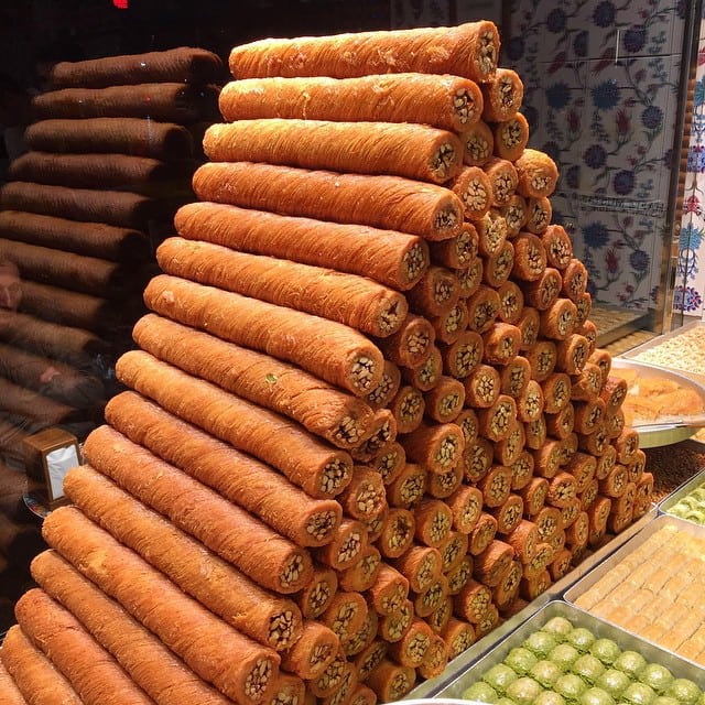 Pistachio-filled rolled kadayif, Aleppo rolled kadayif, Mabrouma