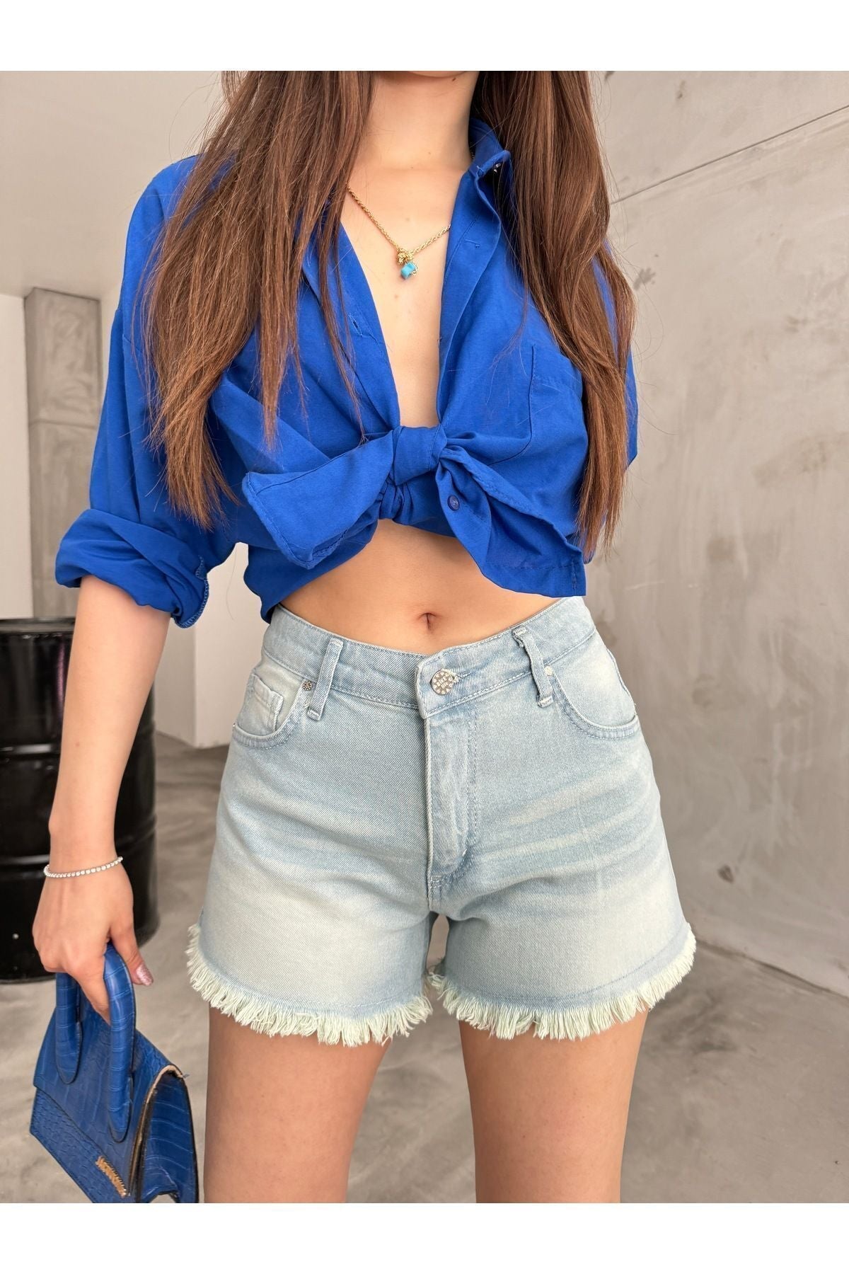 Kadın Kar Yıkama Soluk Efektli Beş Cep Yüksek Bel Paçası Püsküllü Denim Şort açık mavi - MALLTURK