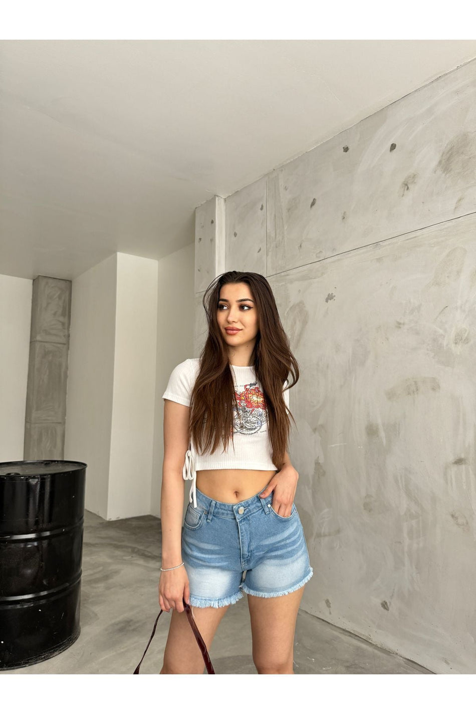 Kadın Kar Yıkama Soluk Efektli Beş Cep Yüksek Bel Paçası Püsküllü Denim Şort mavi - MALLTURK
