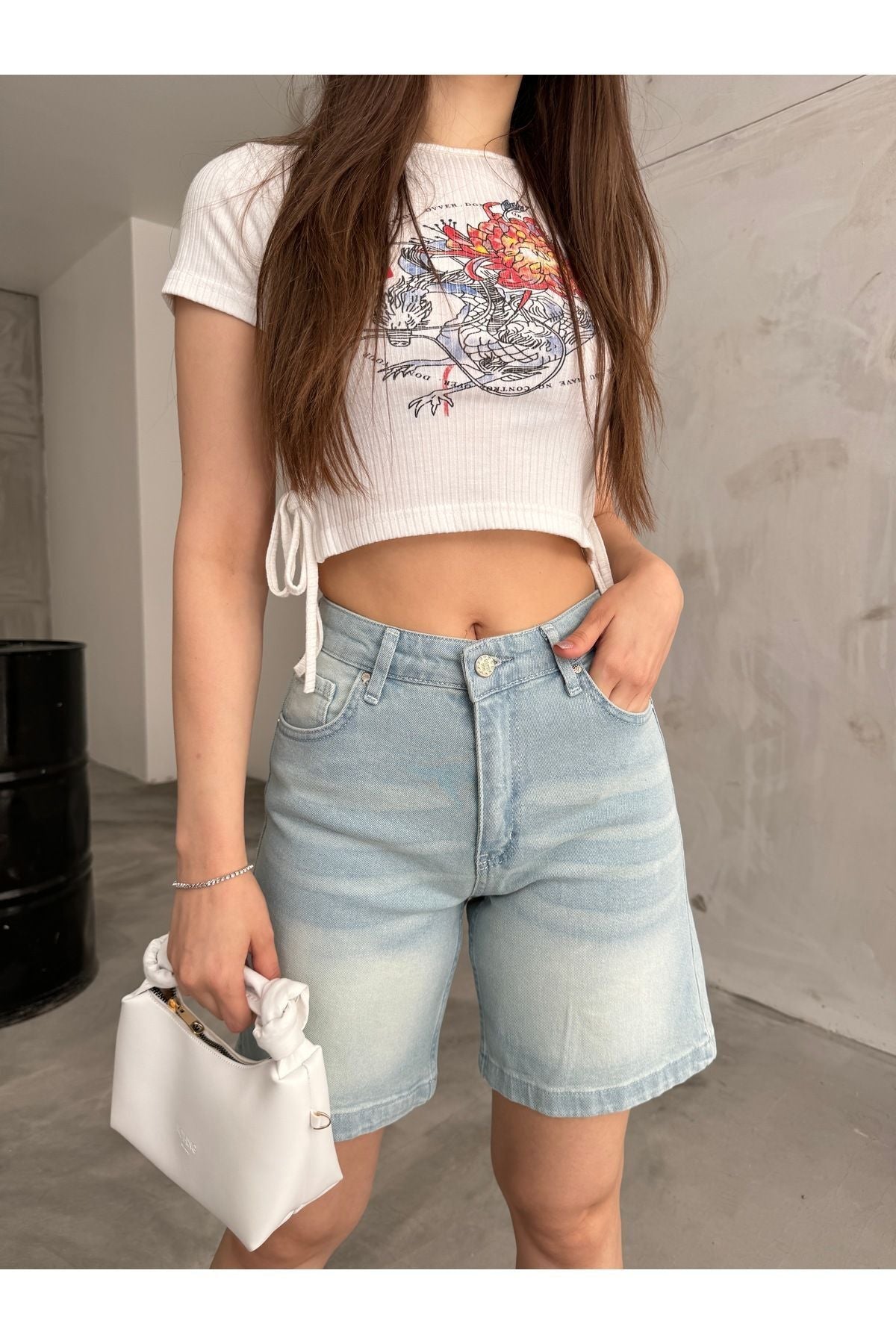 Kadın Kar Yıkama Soluk Efektli Yüksek Bel Denim Şort açık mavi - MALLTURK