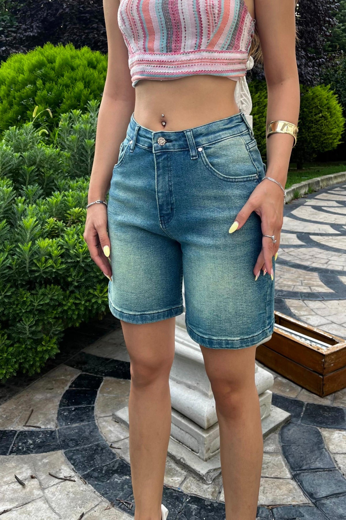 Kadın Kar Yıkama Soluk Efektli Yüksek Bel Denim Şort Yeşil - MALLTURK