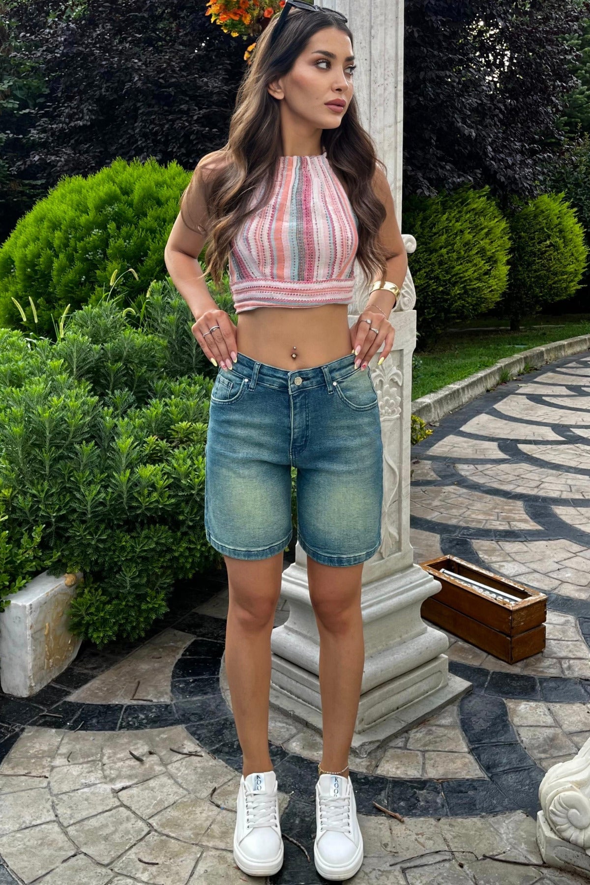 Kadın Kar Yıkama Soluk Efektli Yüksek Bel Denim Şort Yeşil Tintli - MALLTURK