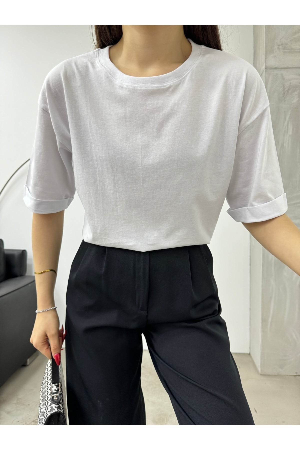 Kadın Oversize Lazer Kesim Yan Yırtmaçlı T-shirt beyaz - MALLTURK