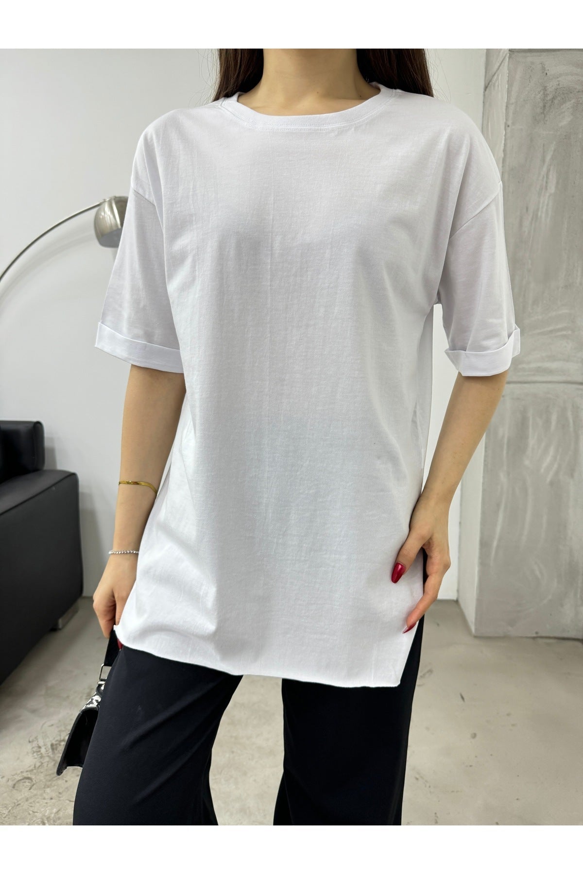 Kadın Oversize Lazer Kesim Yan Yırtmaçlı T-shirt beyaz - MALLTURK