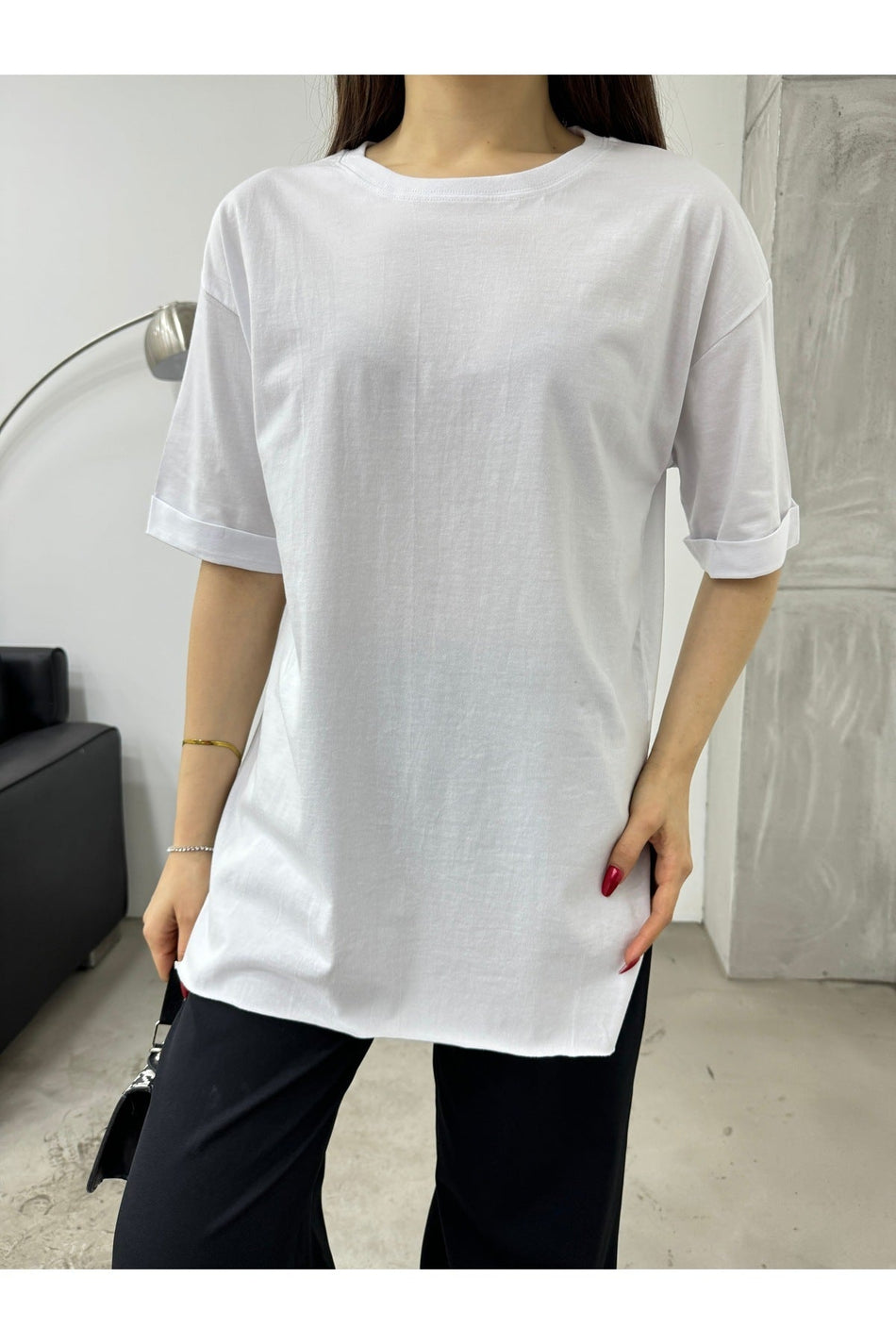 Kadın Oversize Lazer Kesim Yan Yırtmaçlı T-shirt beyaz - MALLTURK