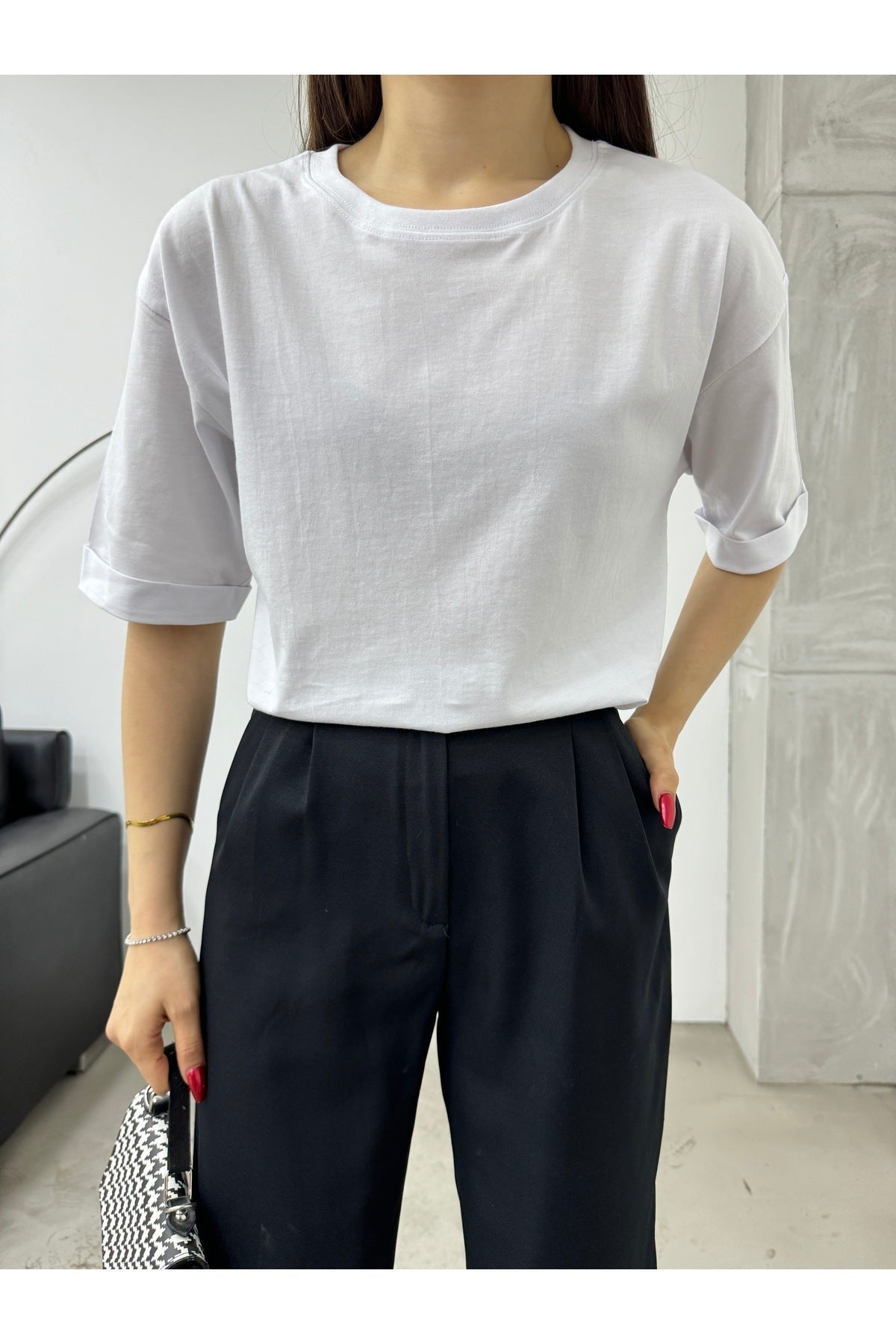 Kadın Oversize Lazer Kesim Yan Yırtmaçlı T-shirt beyaz - MALLTURK
