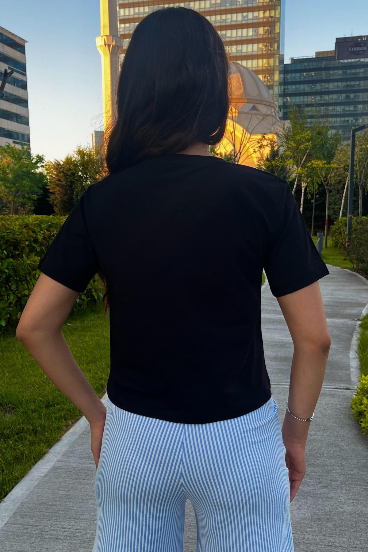 Kadın Paris Baskılı Likralı Bisiklet Yaka Crop T-Shirt Siyah - MALLTURK