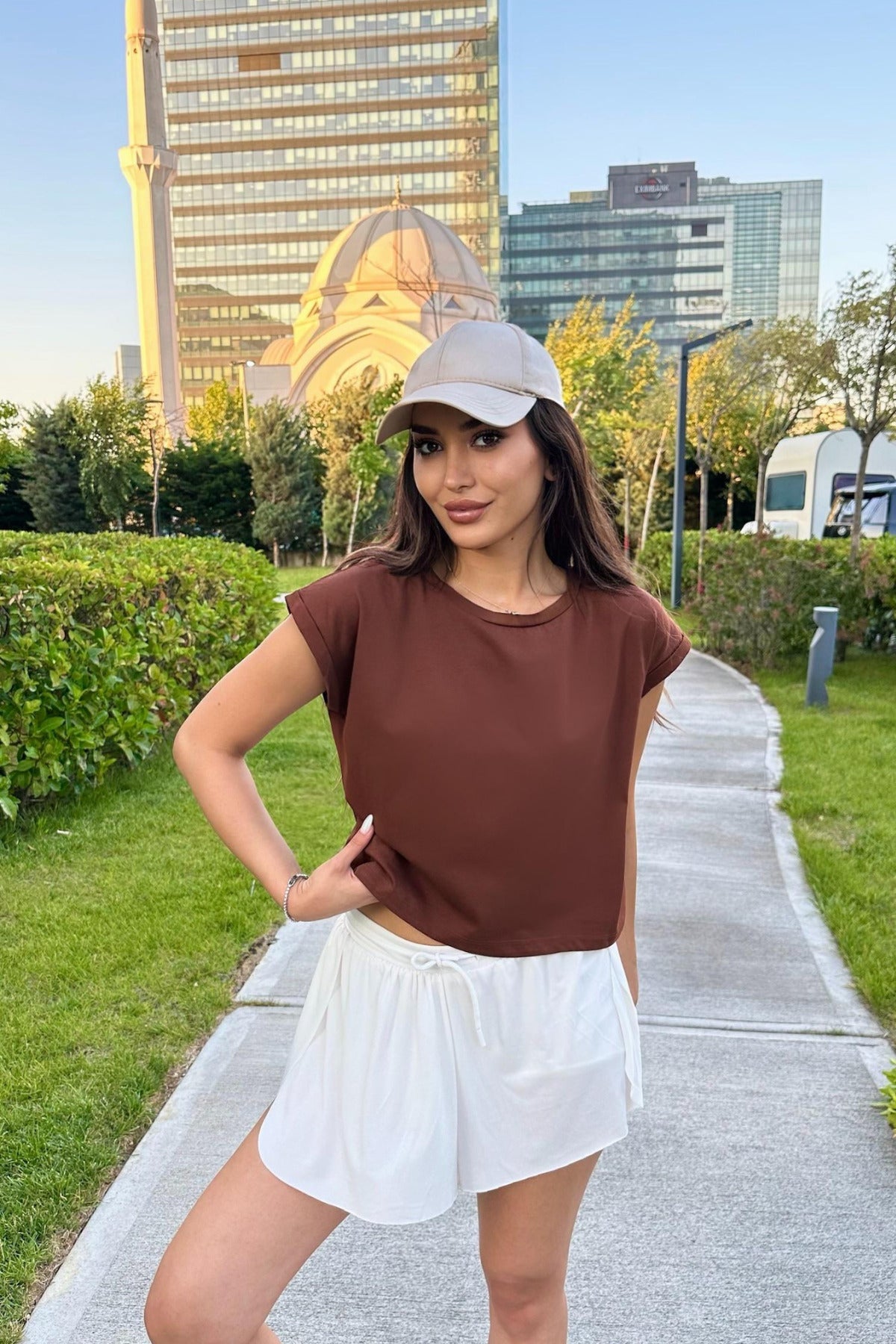 Kadın Vatka Görünümlü Bisiklet Yaka T-Shirt Kahverengi - MALLTURK