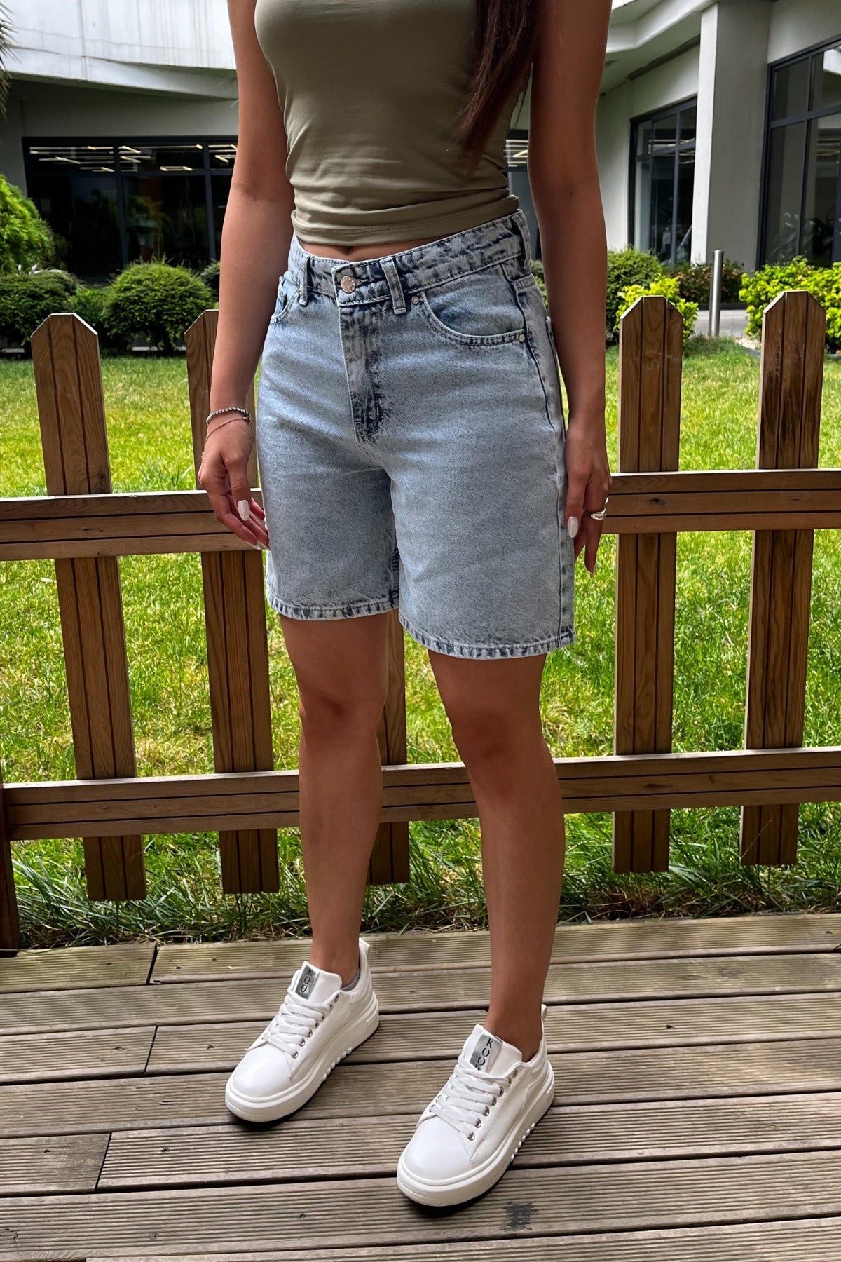 Kadın Yüksek Bel 5 Cepli Straight Fit Şort Jeans Açık Mavi - MALLTURK