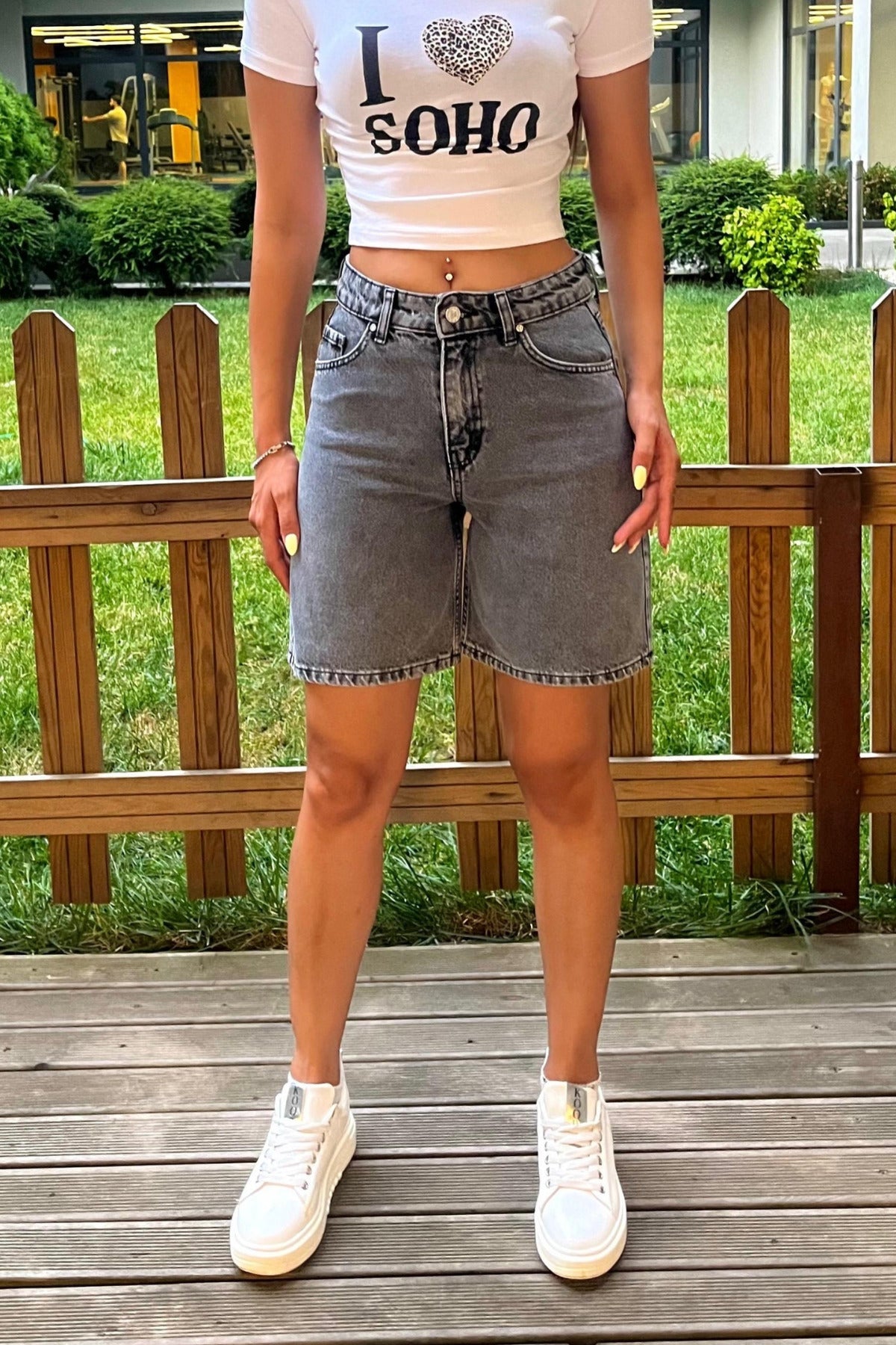 Kadın Yüksek Bel 5 Cepli Straight Fit Şort Jeans Gri - MALLTURK