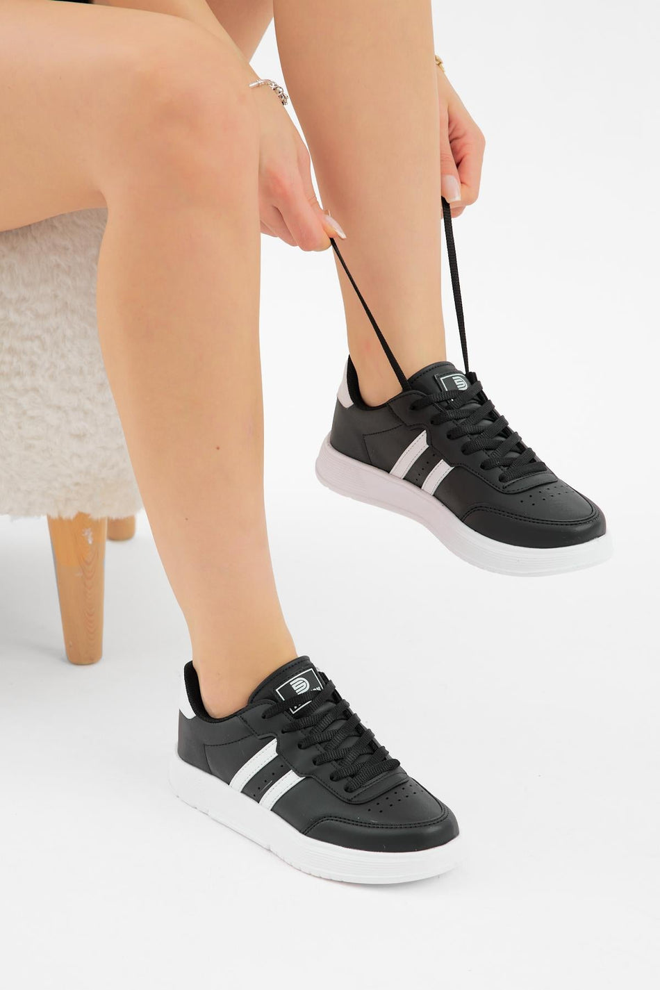 Kalın Faylon Hafif Taban Şeritli Bağcıklı Unisex Siyah Beyaz Spor Ayakkabı TBPRF020 - MALLTURK