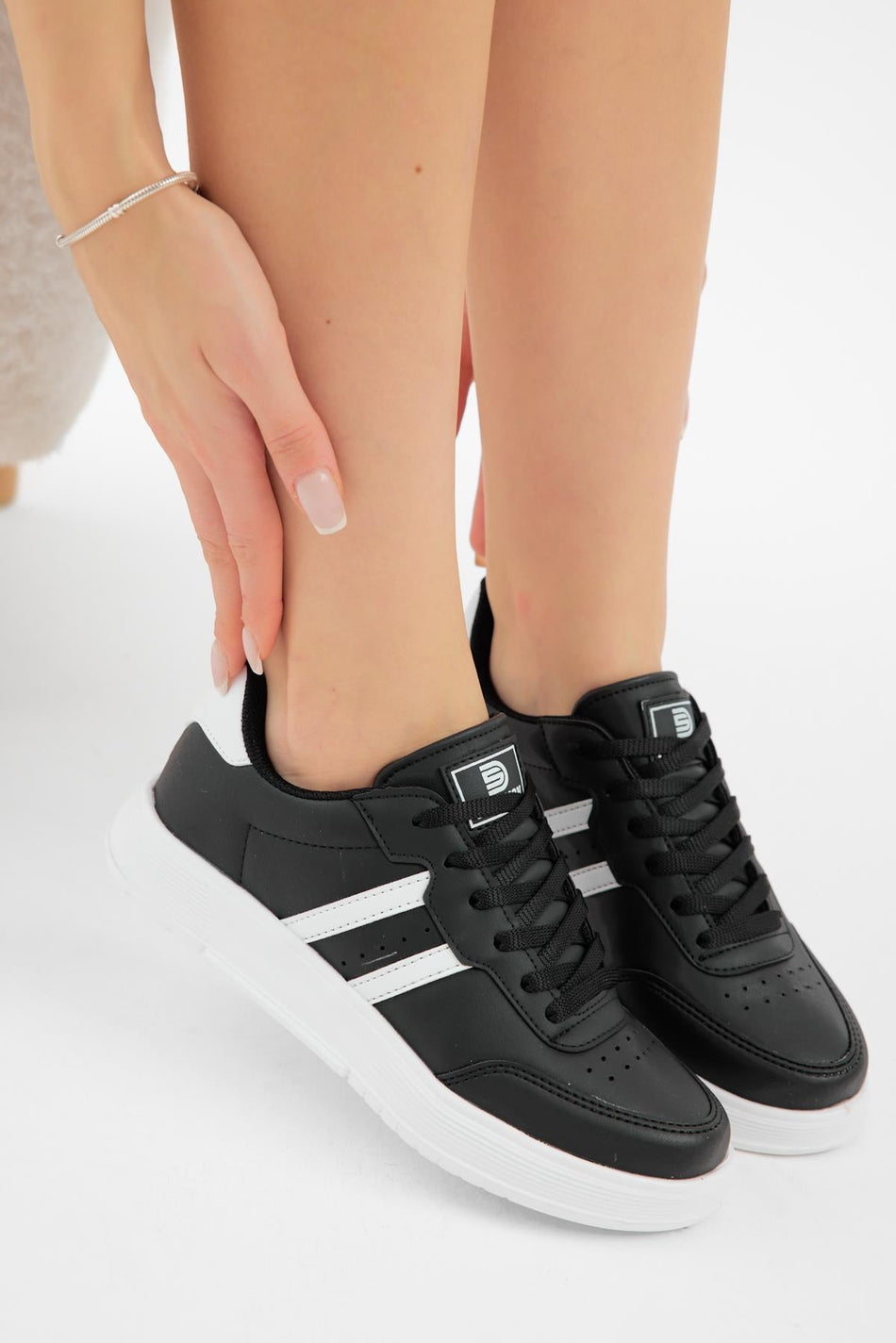 Kalın Faylon Hafif Taban Şeritli Bağcıklı Unisex Siyah Beyaz Spor Ayakkabı TBPRF020 - MALLTURK