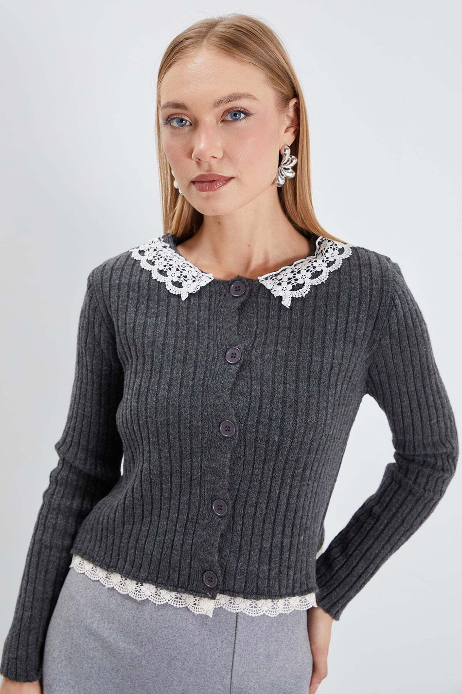 Knitwear Cardigan with Lace Collar and Hem - MALLTURK
