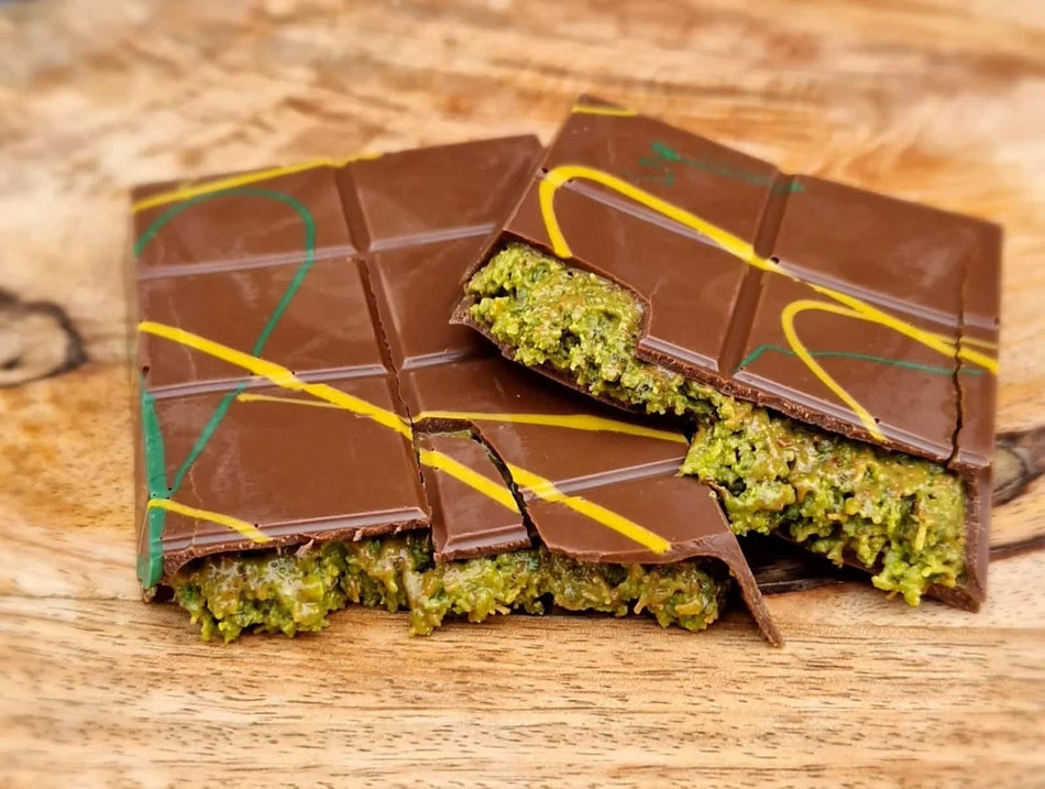 Handmade Dubai Chocolate with Pistachio Cream & Kunafa Filling – Coral, 200g (7.05oz)