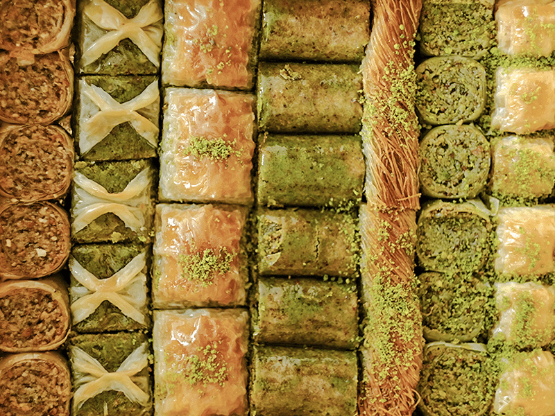 Safa Mixed Baklava in a Special Box, 1.25kg - 2.76lbs