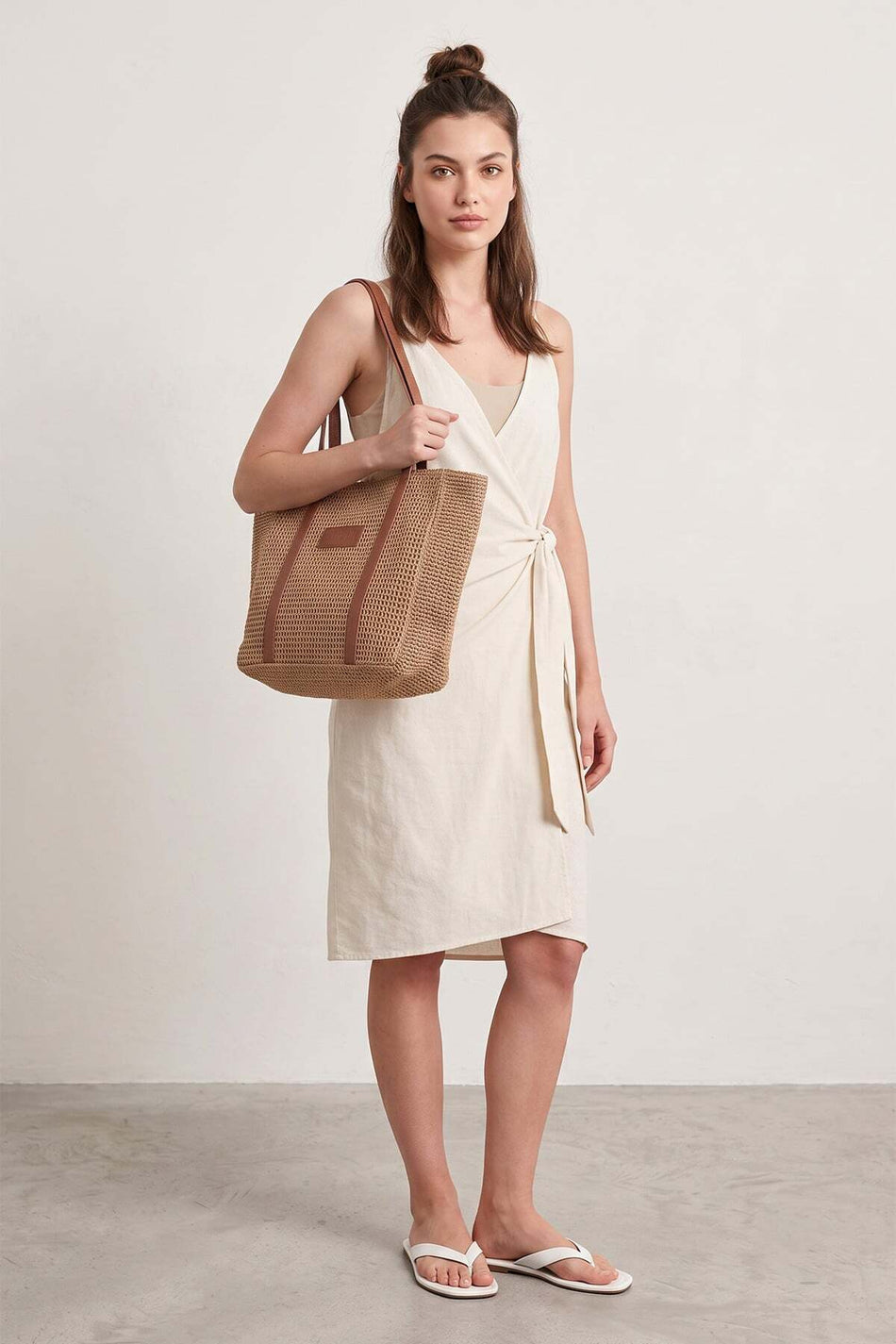 Straw Beach Handbag with Faux Leather Strap - MALLTURK