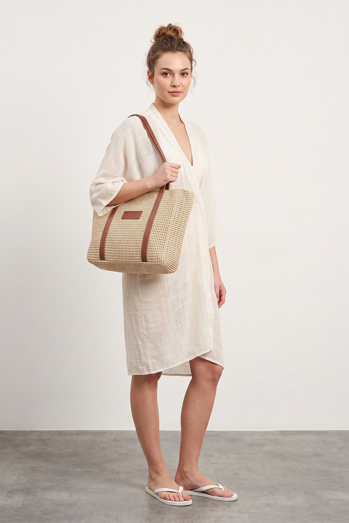 Straw Beach Handbag with Faux Leather Strap - MALLTURK
