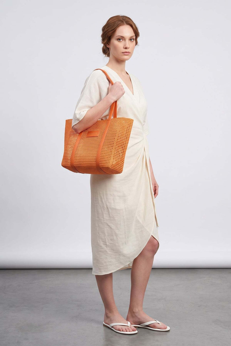 Straw Beach Handbag with Faux Leather Strap - MALLTURK