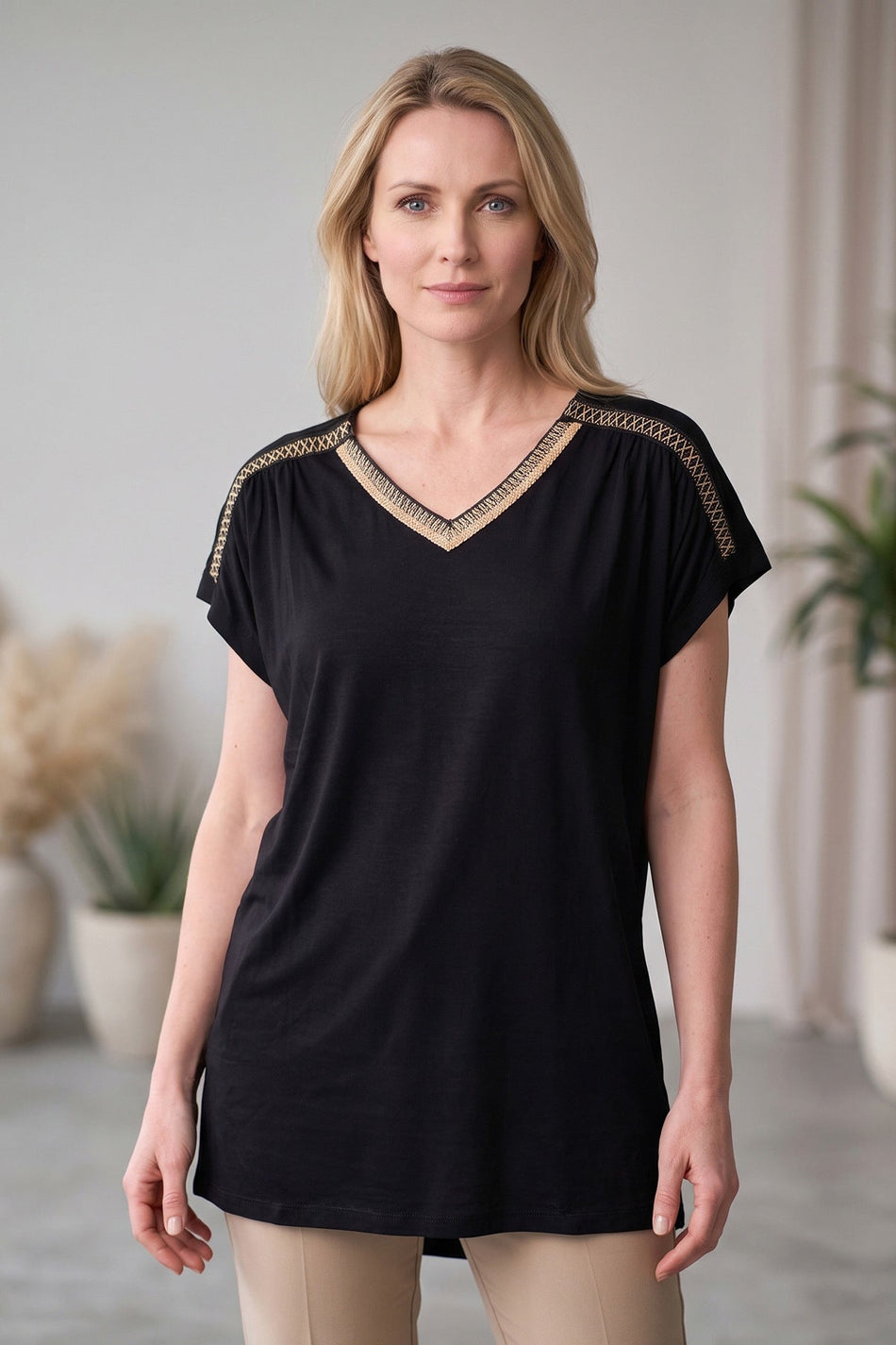 Straw Rope Embroidered V-Neck Casual T-Shirt - MALLTURK