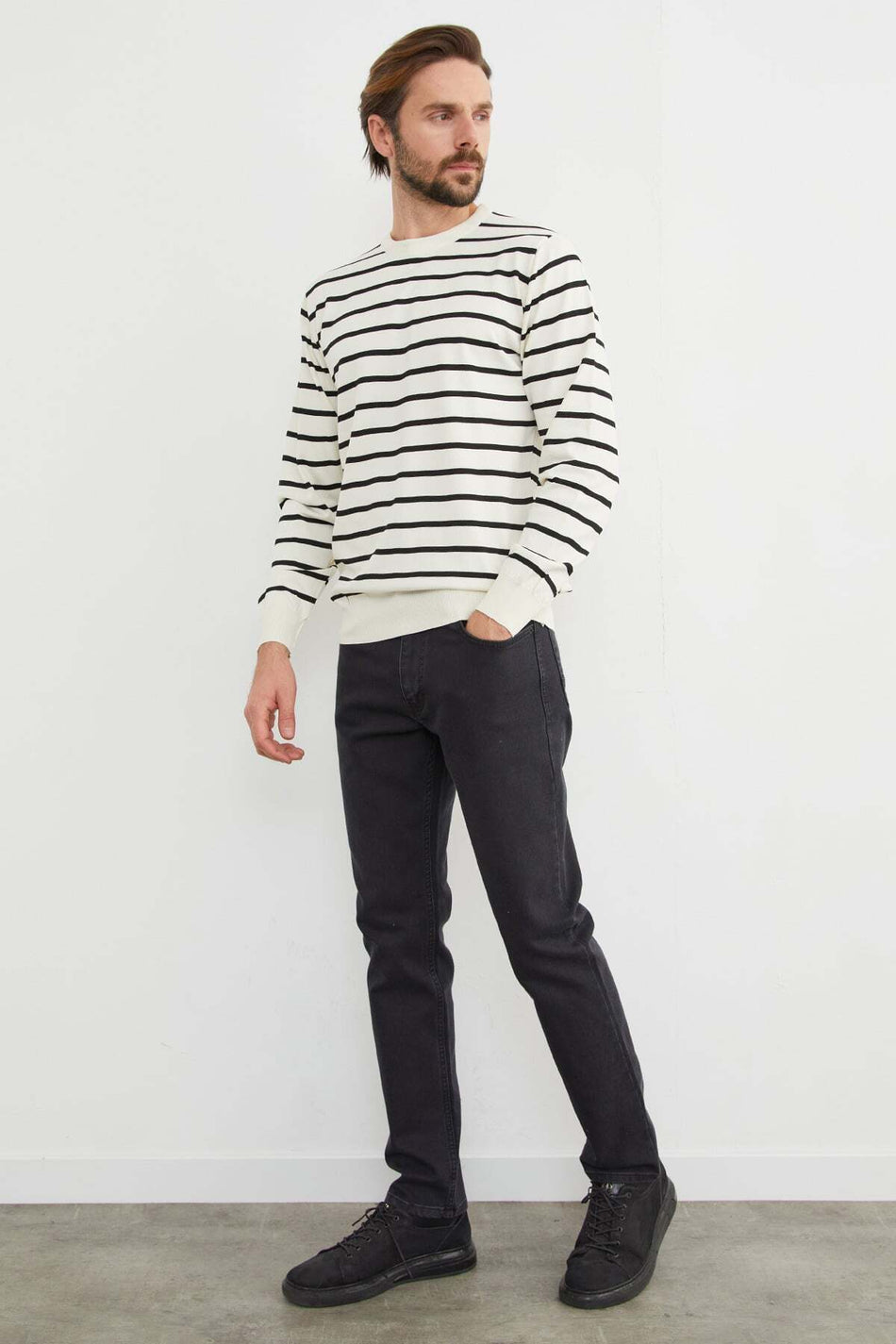 Striped Crew Neck Sweater - MALLTURK