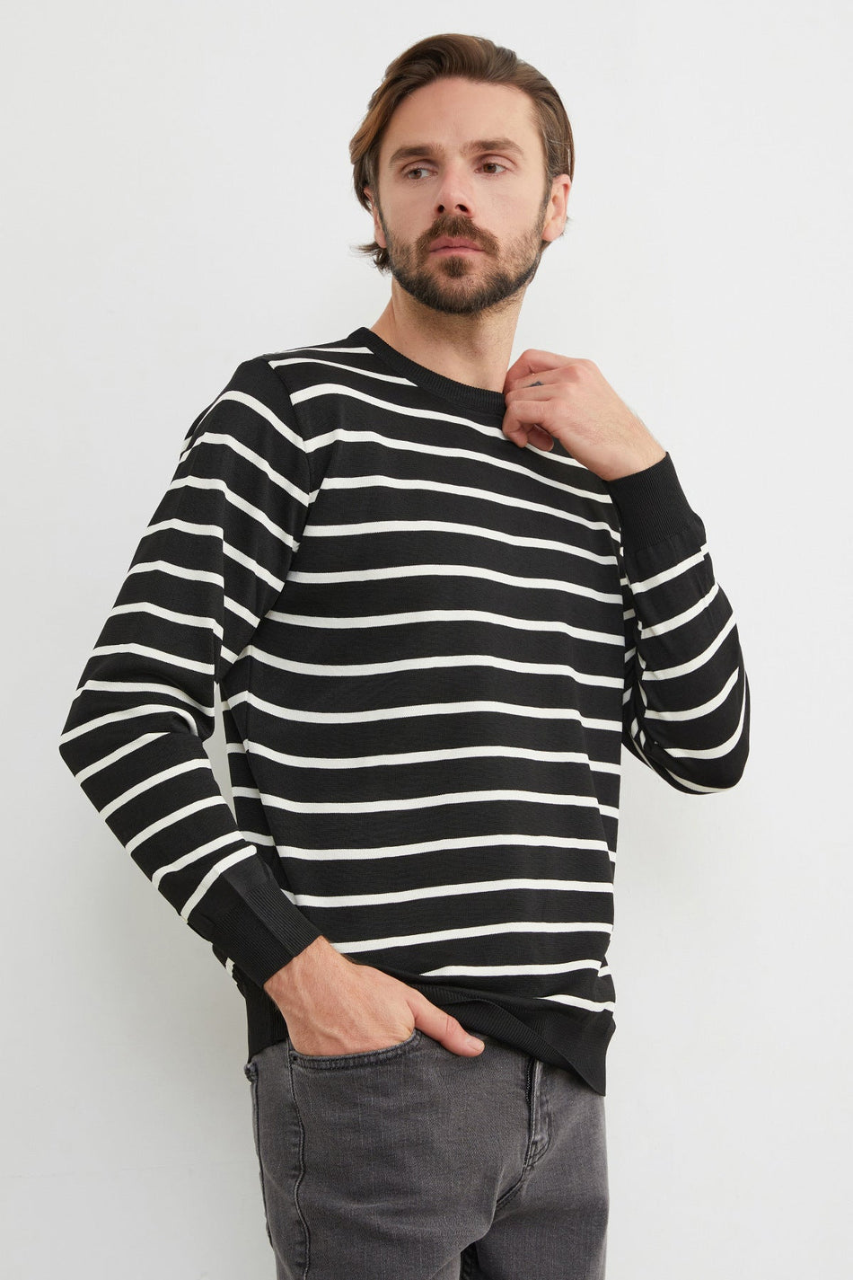 Striped Crew Neck Sweater - MALLTURK
