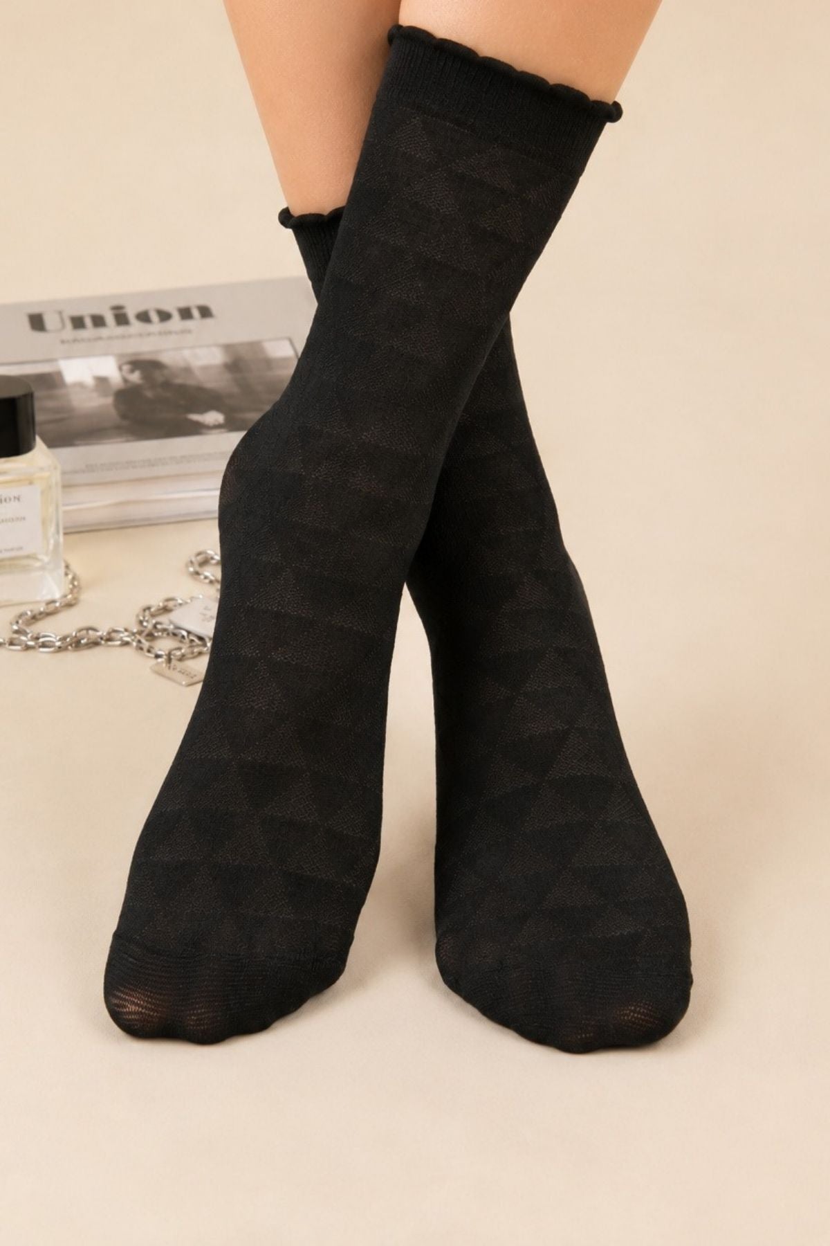 Women's Black Diamond Patterned Thin Ruffled Ankle Socks - MALLTURK
