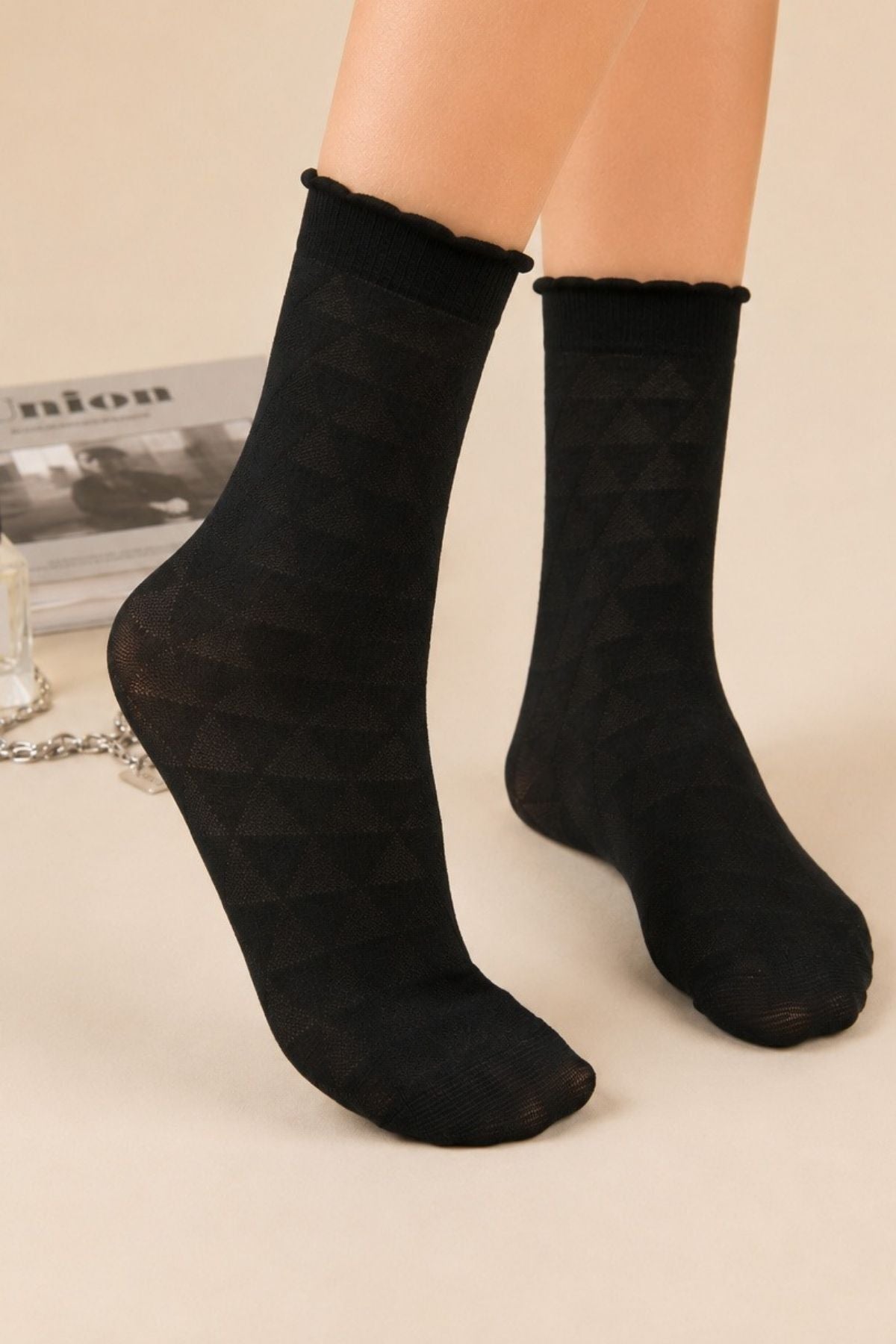 Women's Black Diamond Patterned Thin Ruffled Ankle Socks - MALLTURK