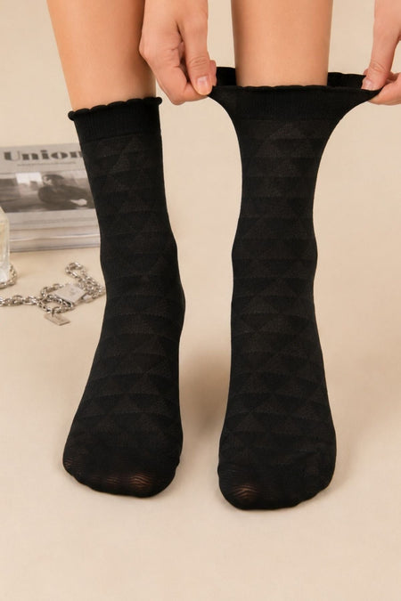 Women's Black Diamond Patterned Thin Ruffled Ankle Socks - MALLTURK