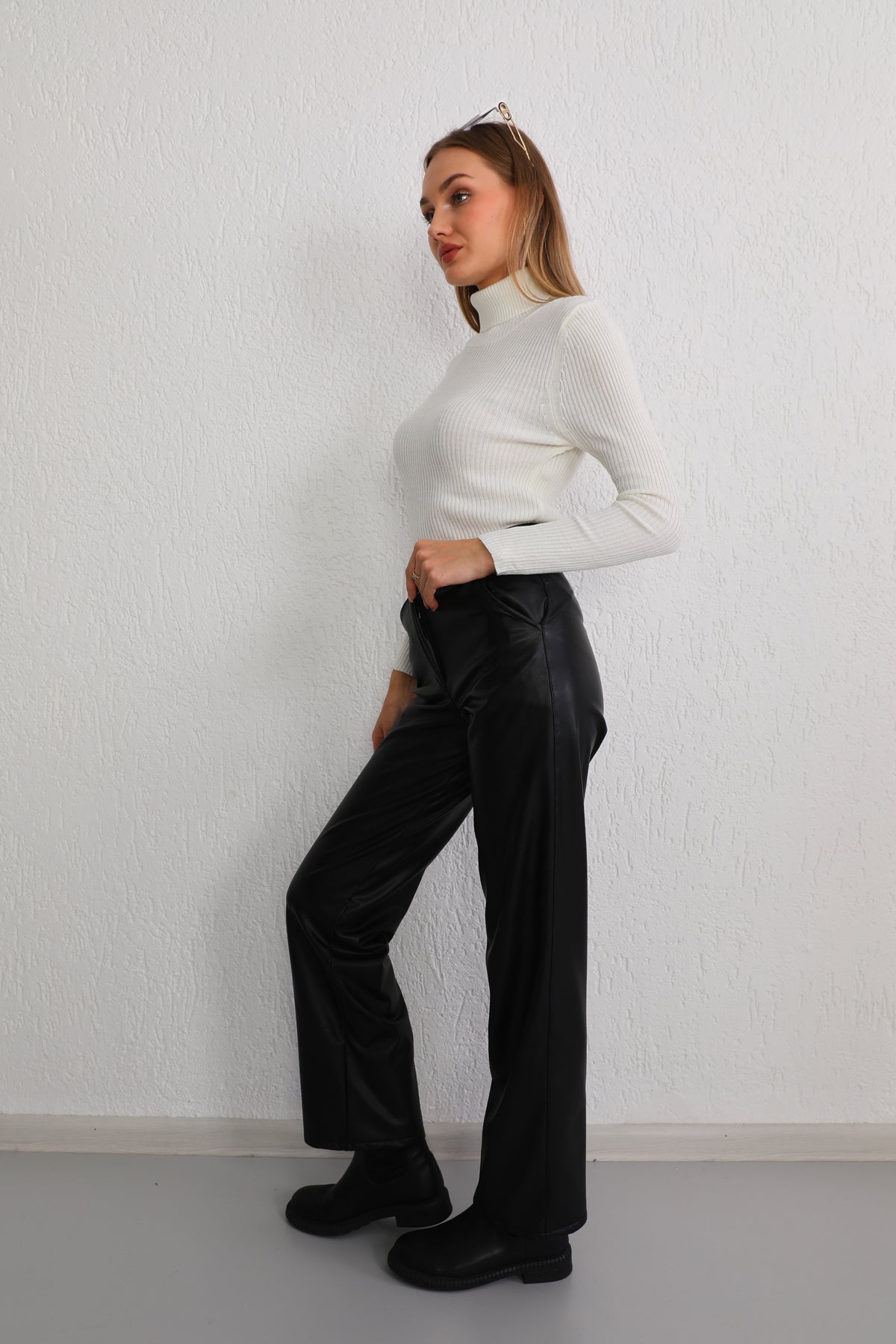 Women's White Lycra Stretch Turtleneck Knit Sweater - MALLTURK