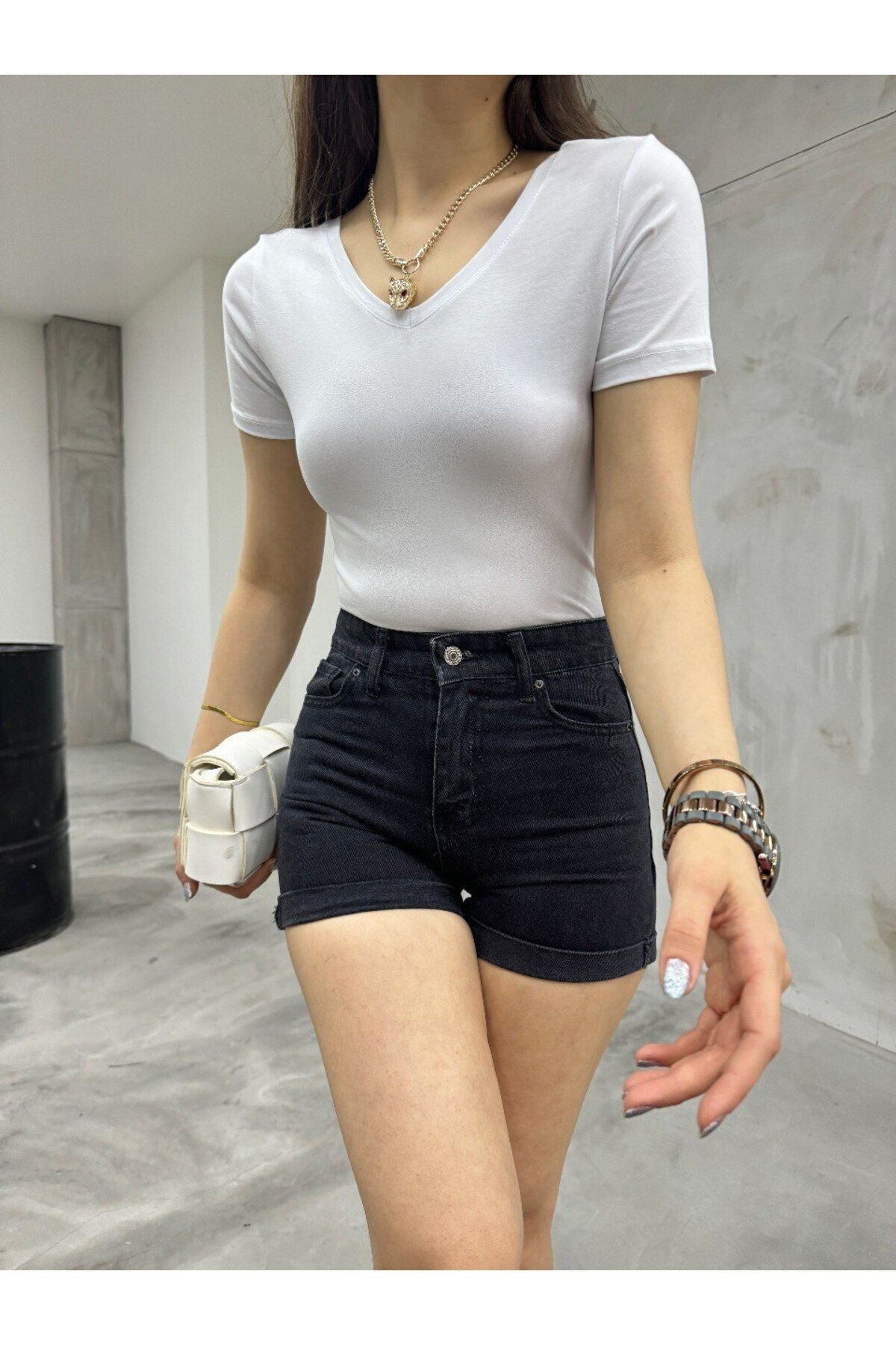 Women's White V-Neck Short-Sleeve Fitted Blouse/Body - MALLTURK